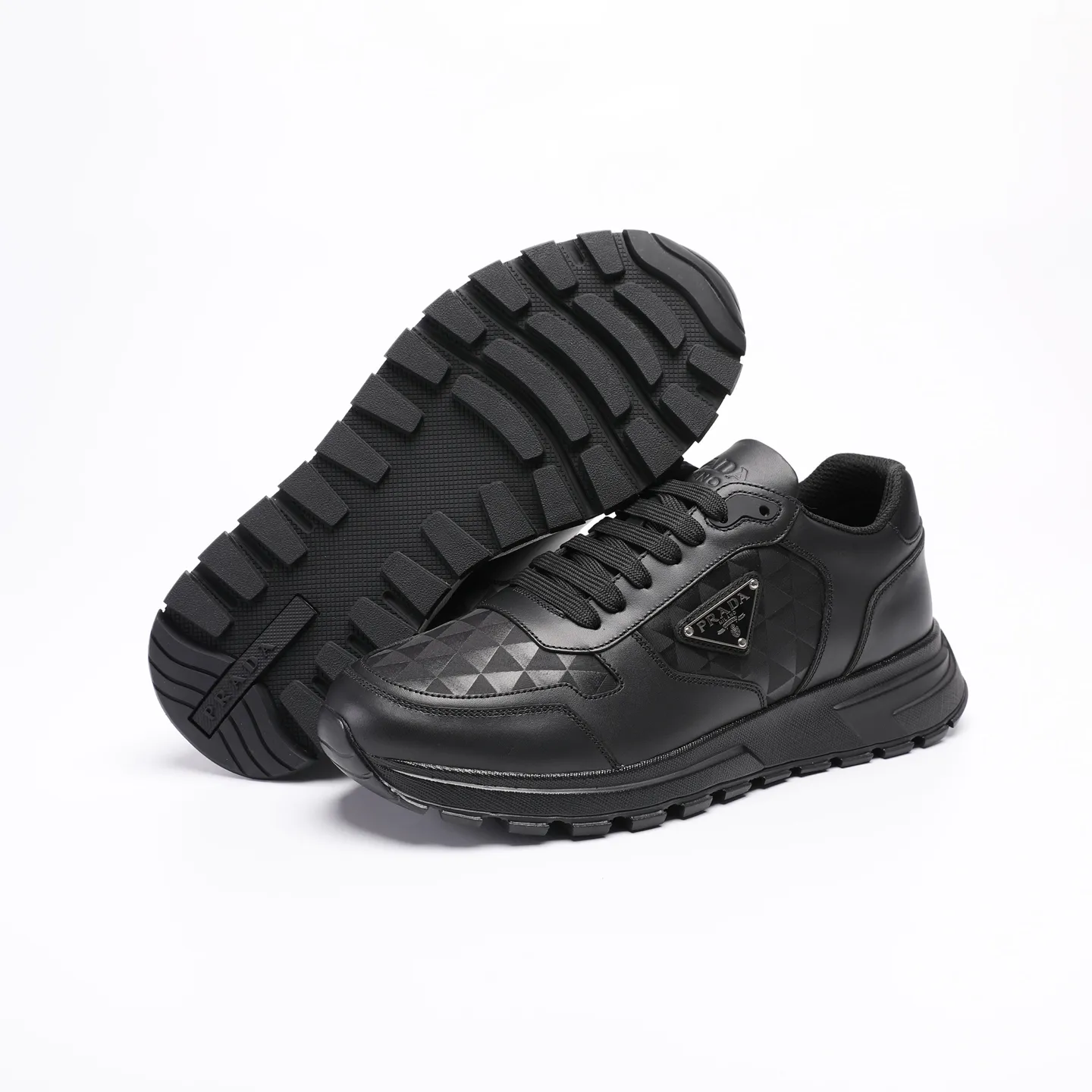 Batch 580 [PRADA] Men's shoes are popular in the counter, official website synchronization, high-quality shipments. Fabric: original cowhide with snakeskin. Lining: cowhide feet + cowhide lining. Outsole: original TPU + foam. Size: 38-46